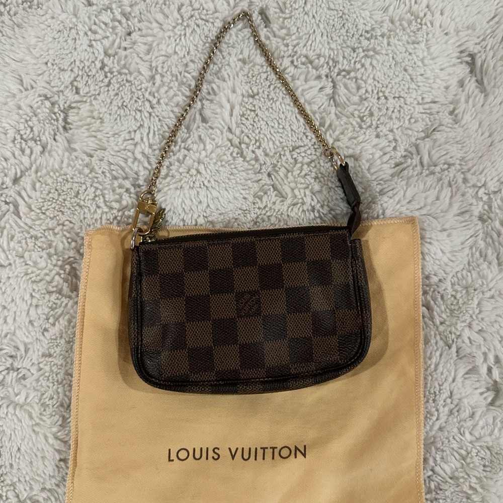 Louis Vuitton mini pochette